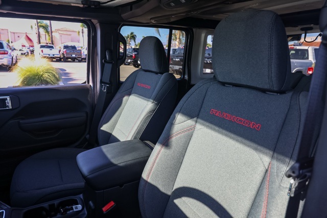 2025 Jeep Wrangler Rubicon photo 13