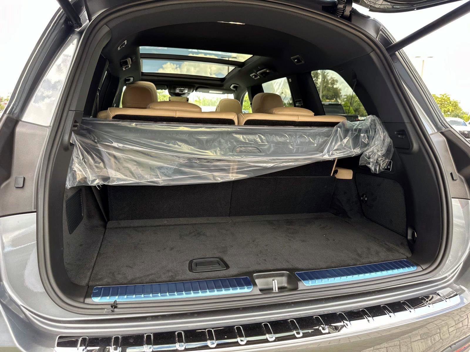 2026 Mercedes Benz GLS 580 4MATIC photo 9