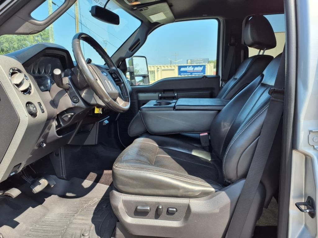 2011 Ford F-250 Lariat photo 9