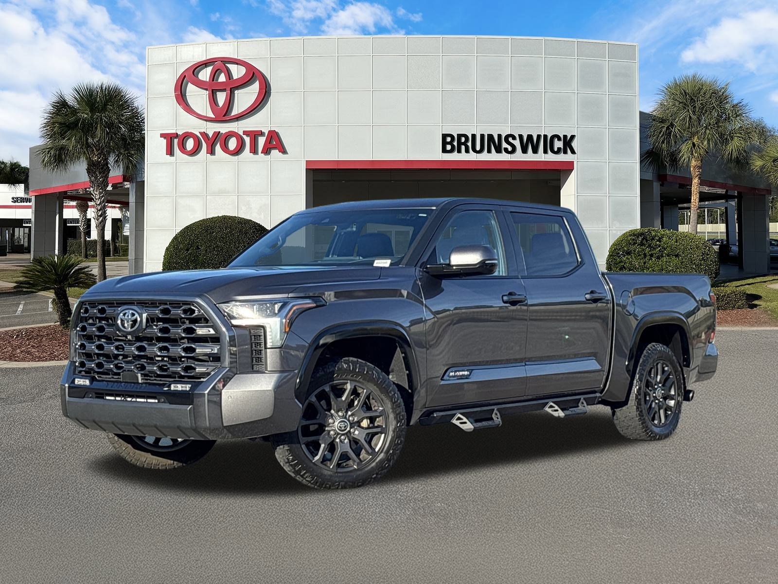 2023 Toyota Tundra Platinum's photo