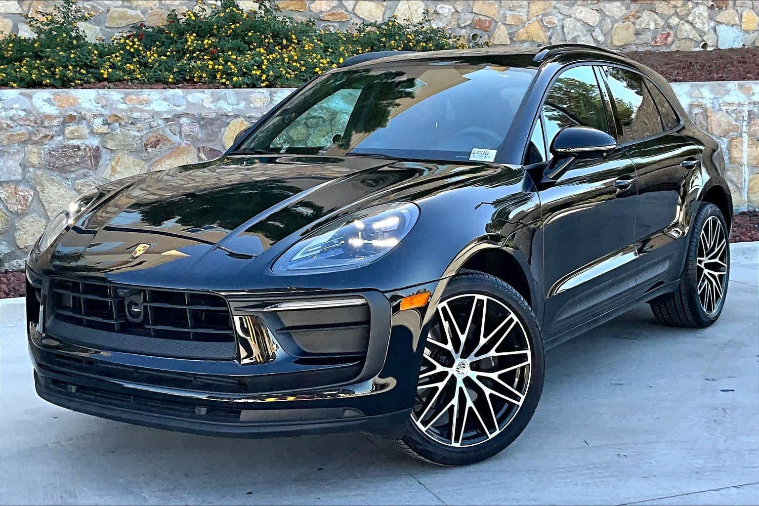 2025 Porsche Macan's photo