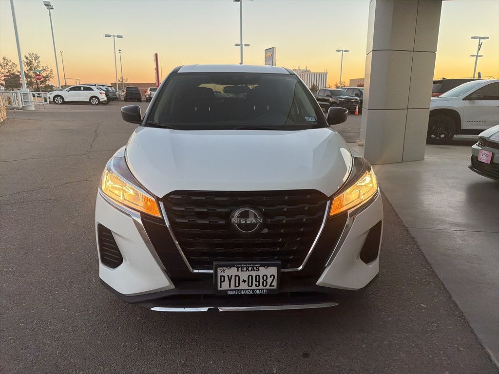 2022 Nissan Kicks S photo 3