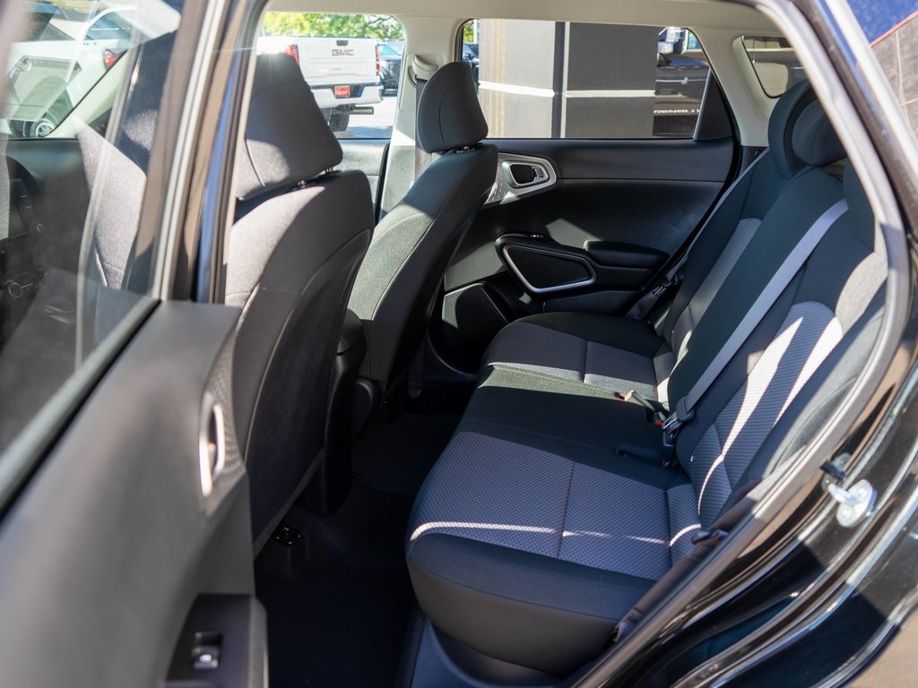 2023 Kia Soul LX photo 11