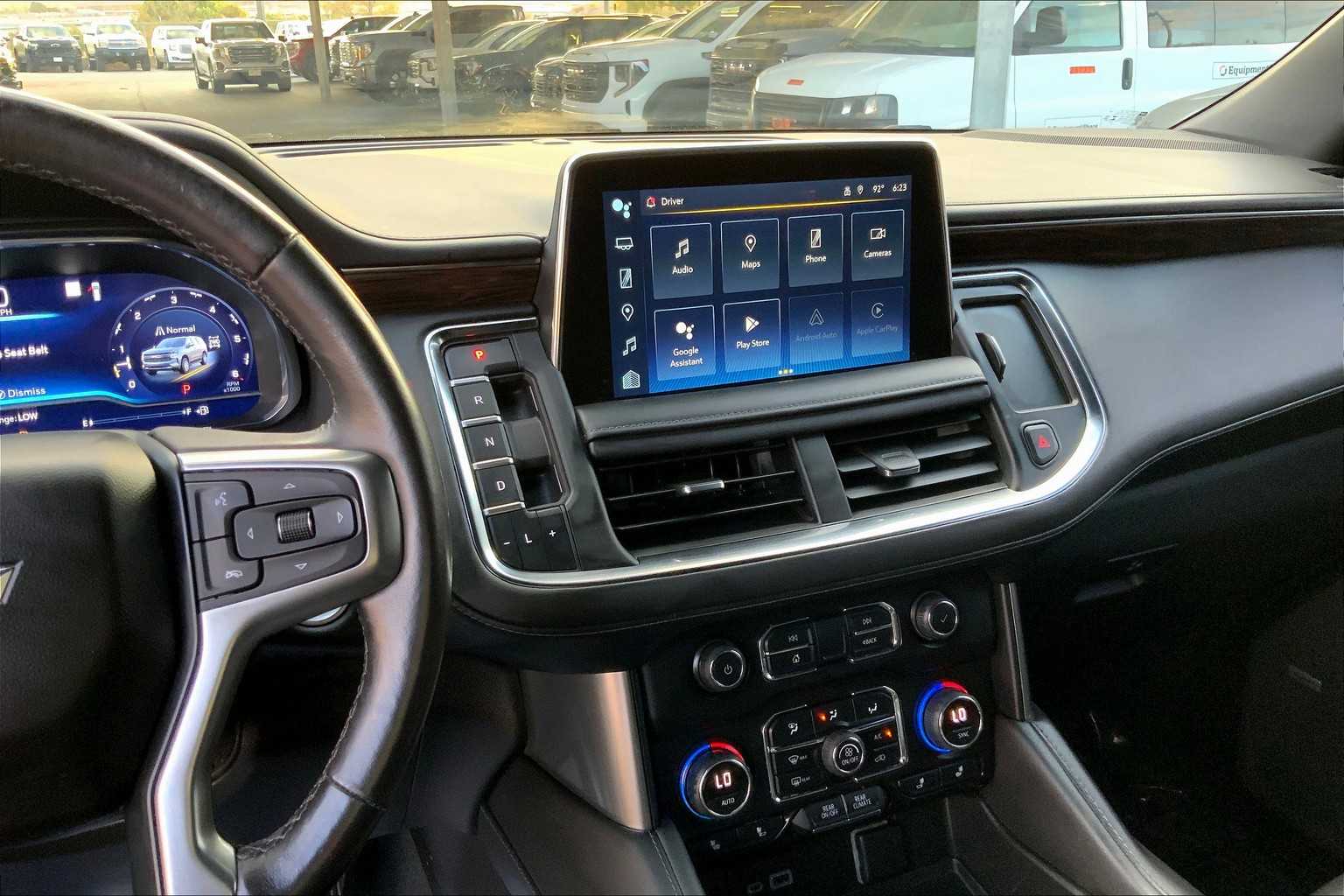 2022 Chevrolet Suburban LT photo 6