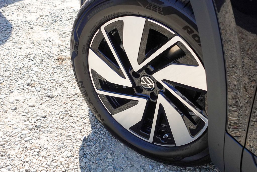 2026 Volkswagen Atlas SE Technology photo 8