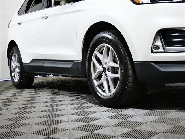 2023 Ford Edge SEL photo 2