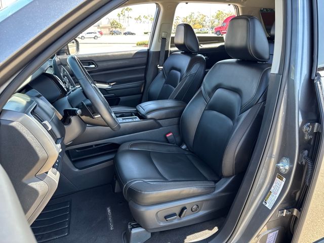 2022 Nissan Pathfinder SL photo 3