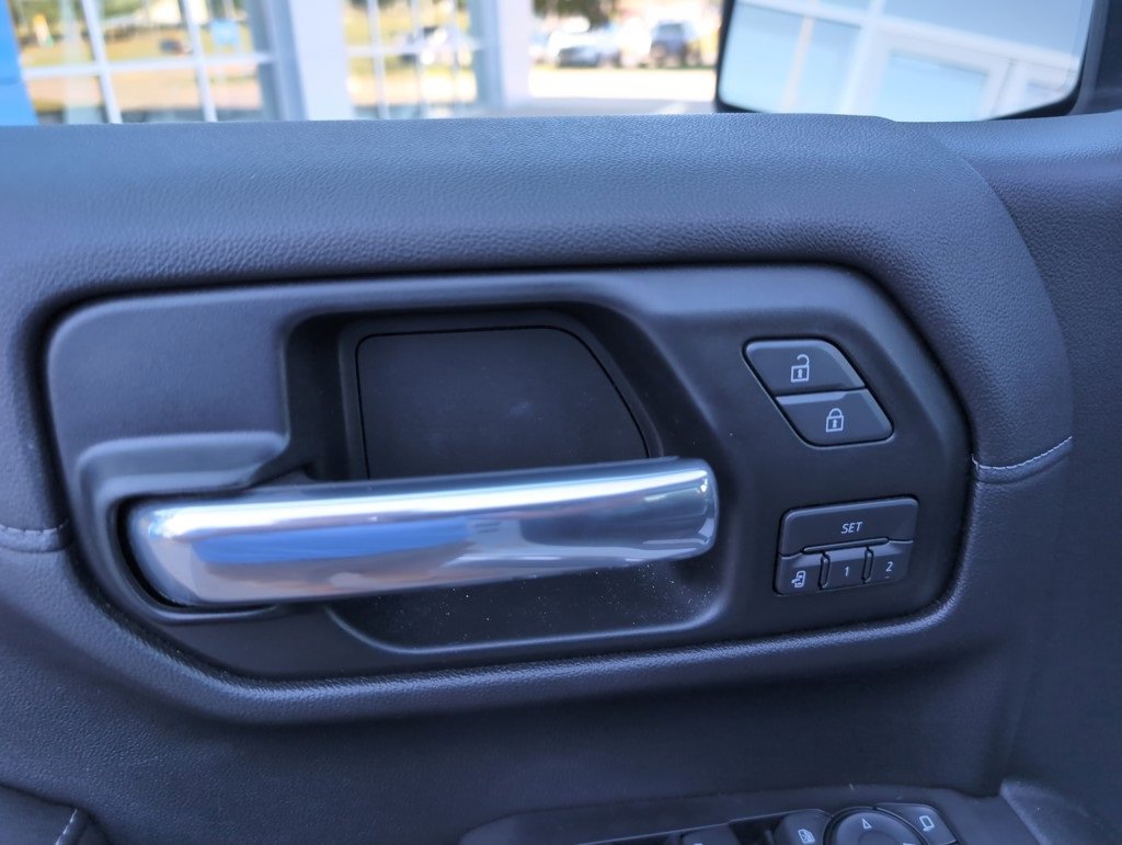 2019 Chevrolet Silverado High Country photo 17