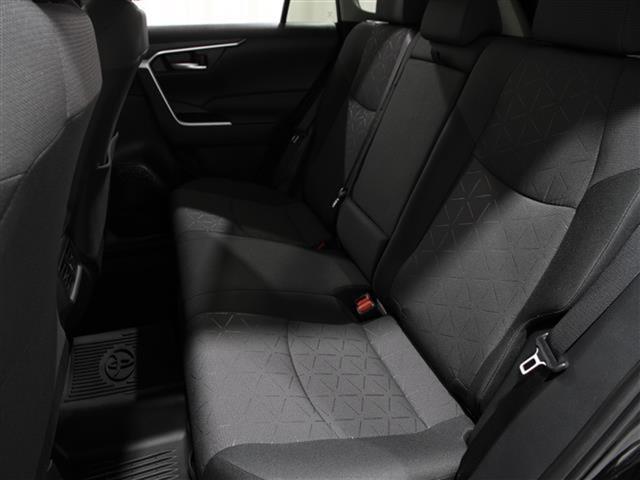 2024 Toyota RAV4 XLE photo 19