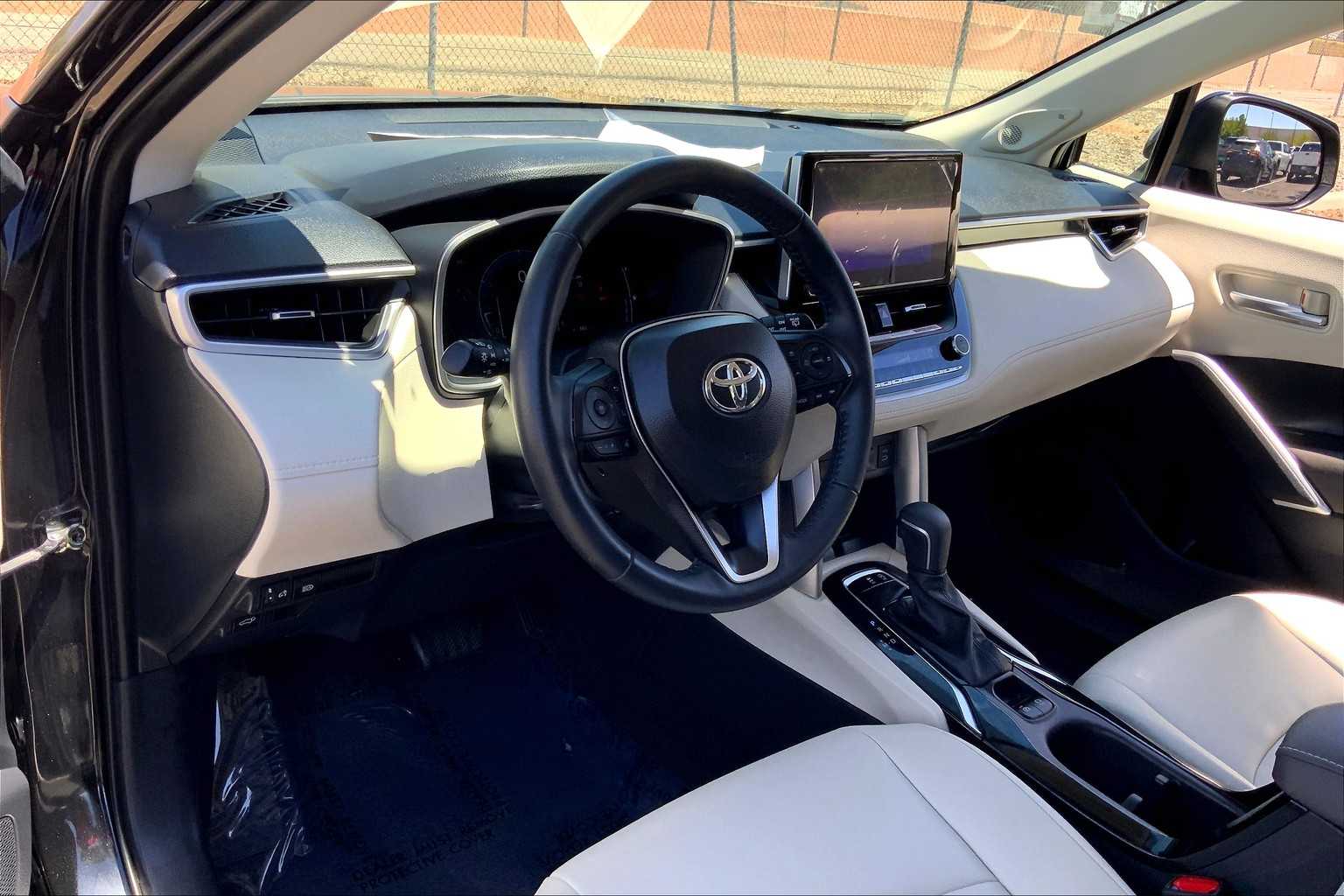 2024 Toyota Corolla Cross XLE photo 14