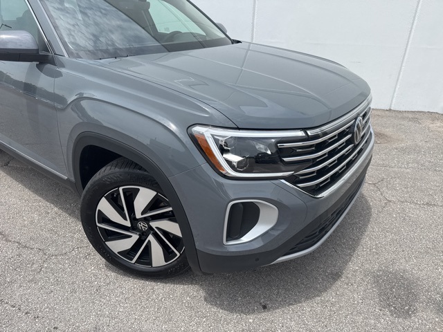 2025 Volkswagen Atlas SEL photo 3