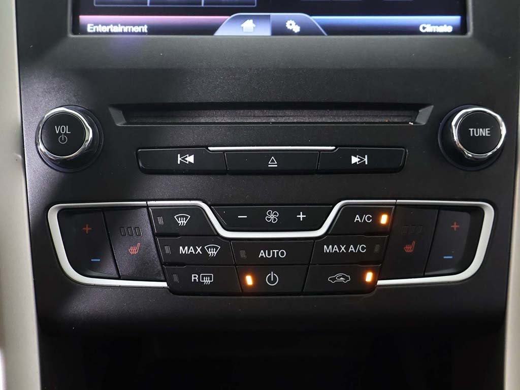 2016 Ford Fusion SE photo 45