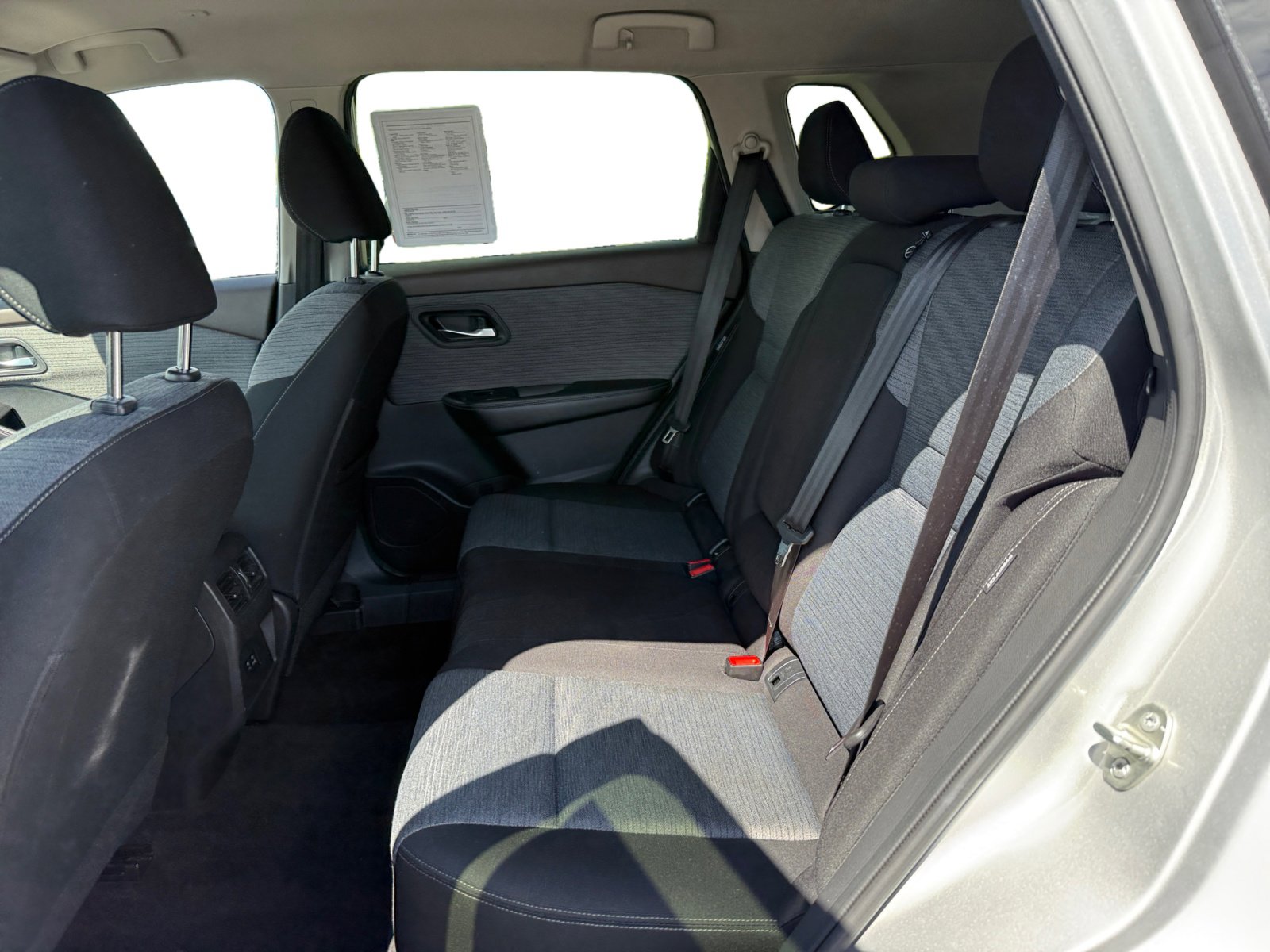 2023 Nissan Rogue SV photo 16