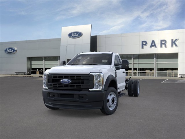 2025 Ford F-450 photo 2