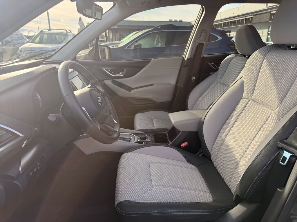 2023 Subaru Forester Premium photo 4