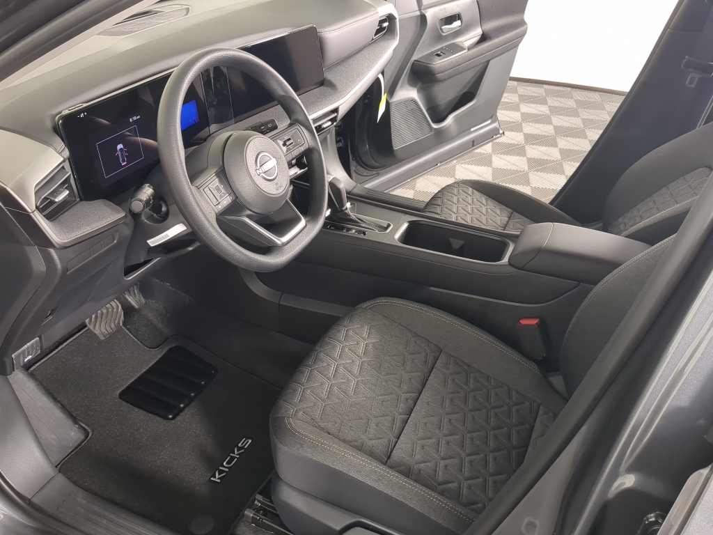 2026 Nissan Kicks SV photo 6