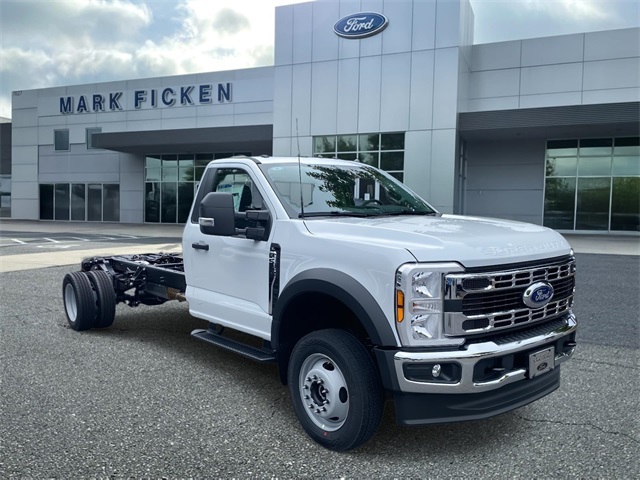 2025 Ford F-550 Super Duty Chassis Cab XL's photo