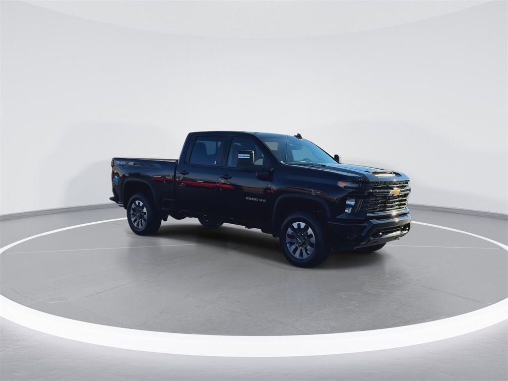 2026 Chevrolet Silverado 2500HD Custom photo 2