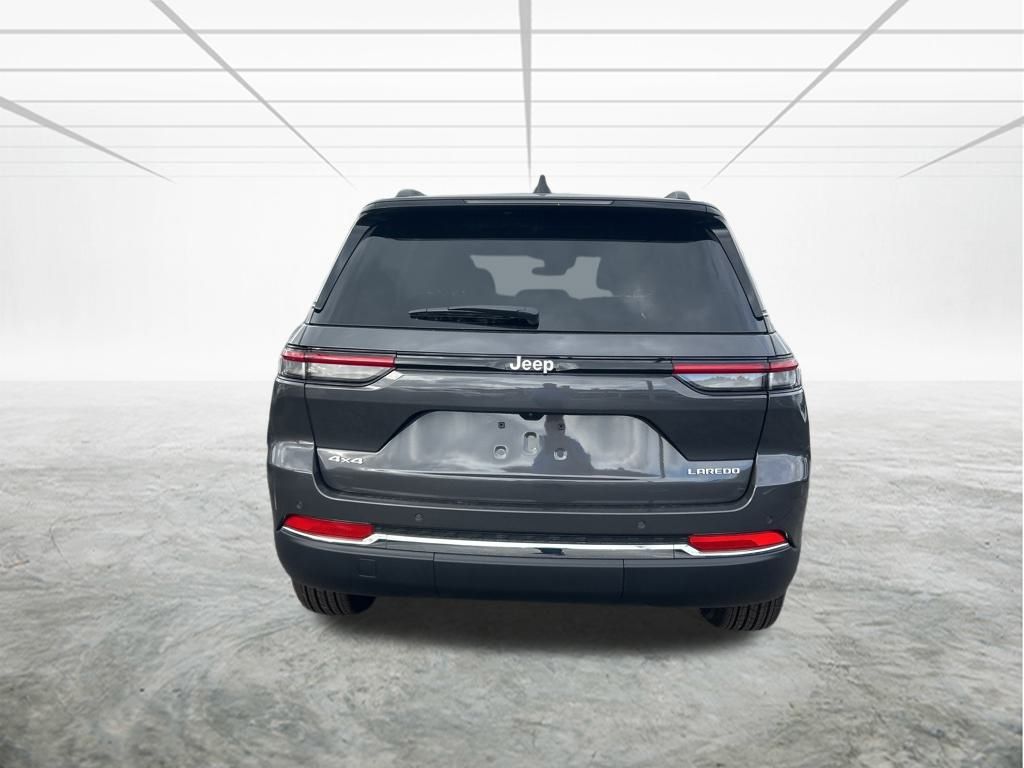 2025 Jeep Grand Cherokee Laredo photo 3