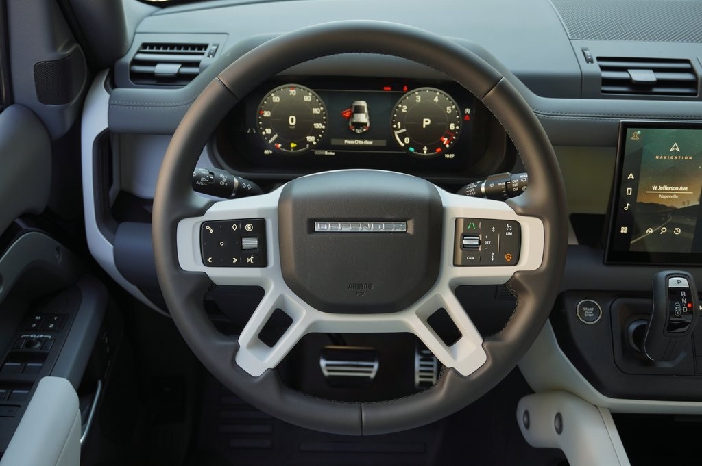 2025 Land Rover Defender 110 S photo 15