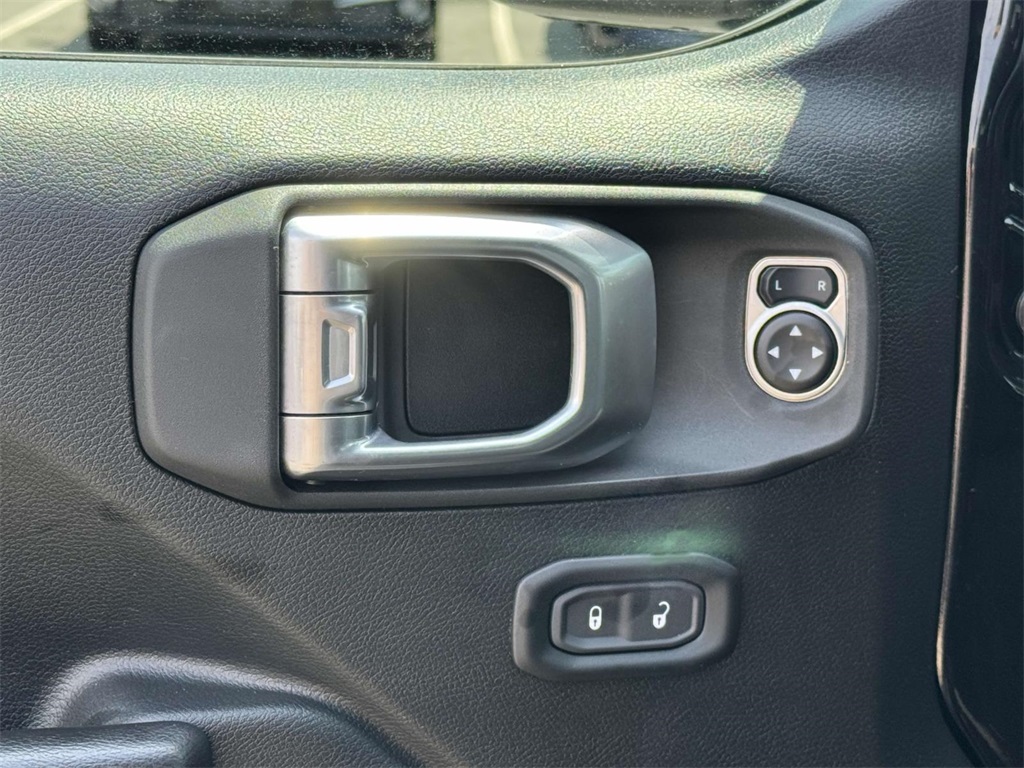 2020 Jeep Gladiator Rubicon photo 25