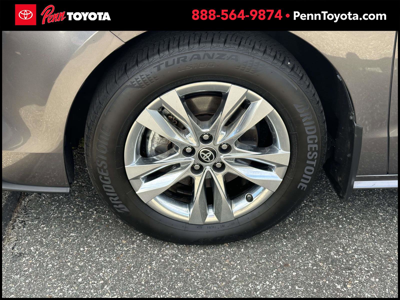 2023 Toyota Sienna XLE photo 4