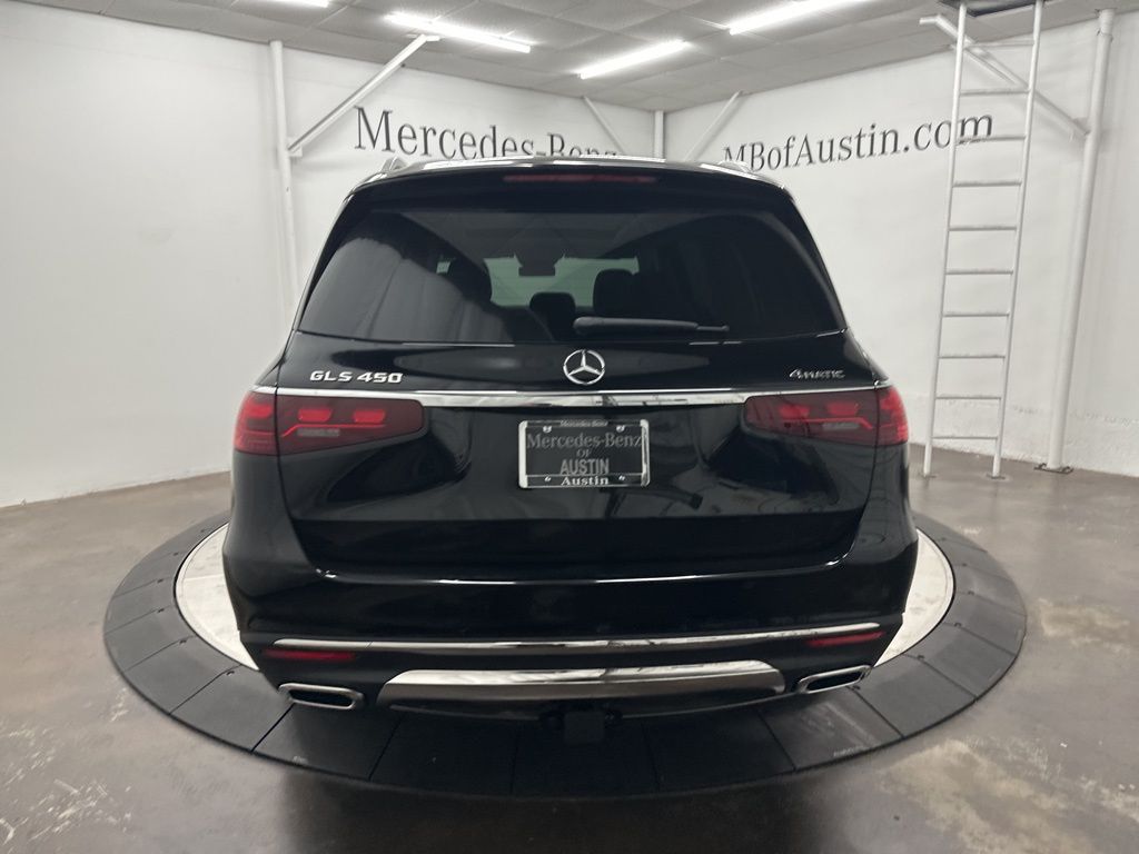 2026 Mercedes Benz GLS 450 4MATIC photo 2