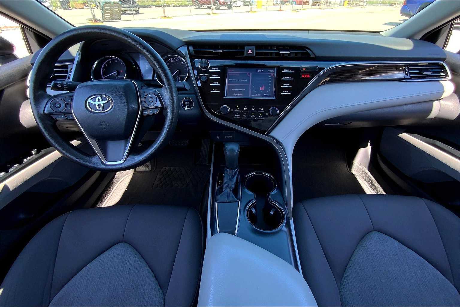 2019 Toyota Camry LE photo 13