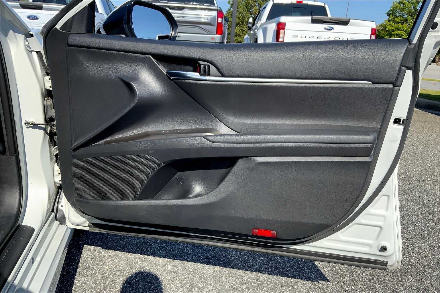 2022 Toyota Camry SE photo 21