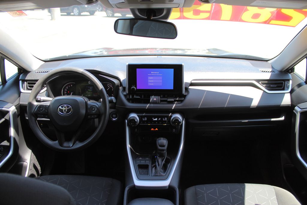 2023 Toyota RAV4 XLE photo 14