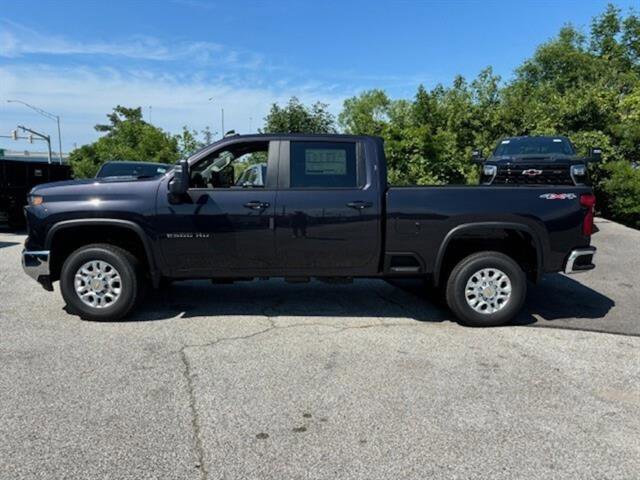 2024 Chevrolet Silverado 2500HD LT photo 3