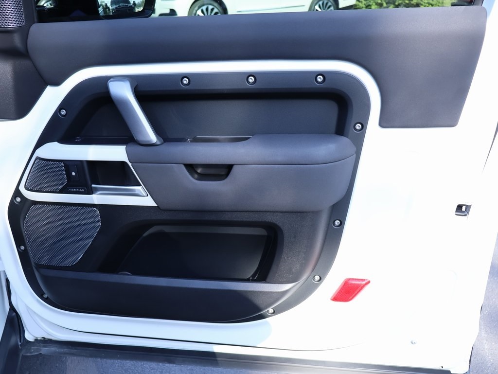 2022 Land Rover Defender 90 X-Dynamic S photo 11