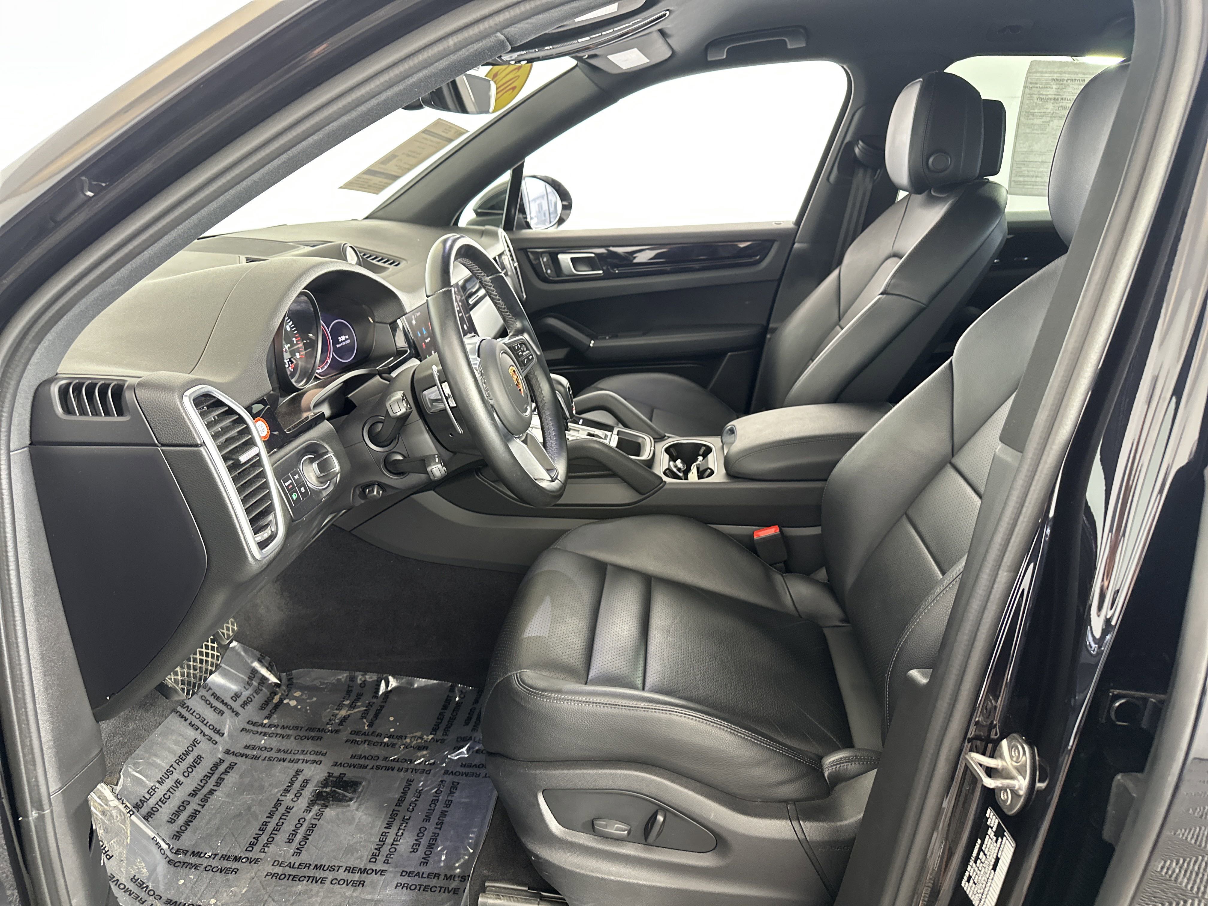 2022 Porsche Cayenne Base photo 4