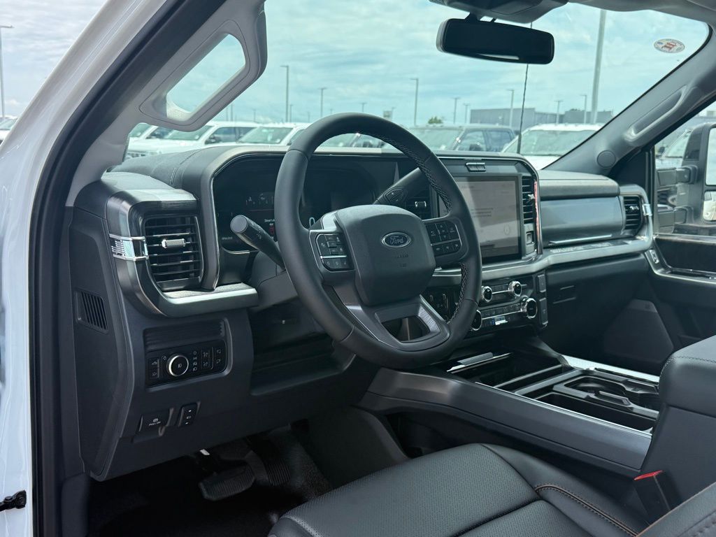 2025 Ford F-350 Lariat photo 3