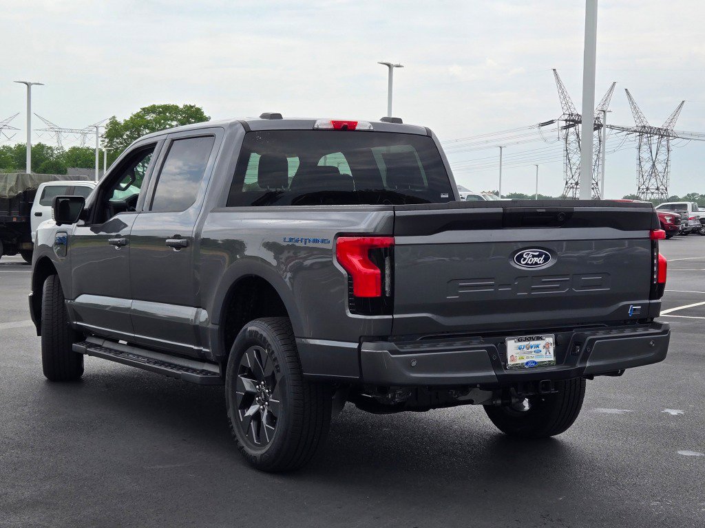 2025 Ford F-150 Lightning photo 3