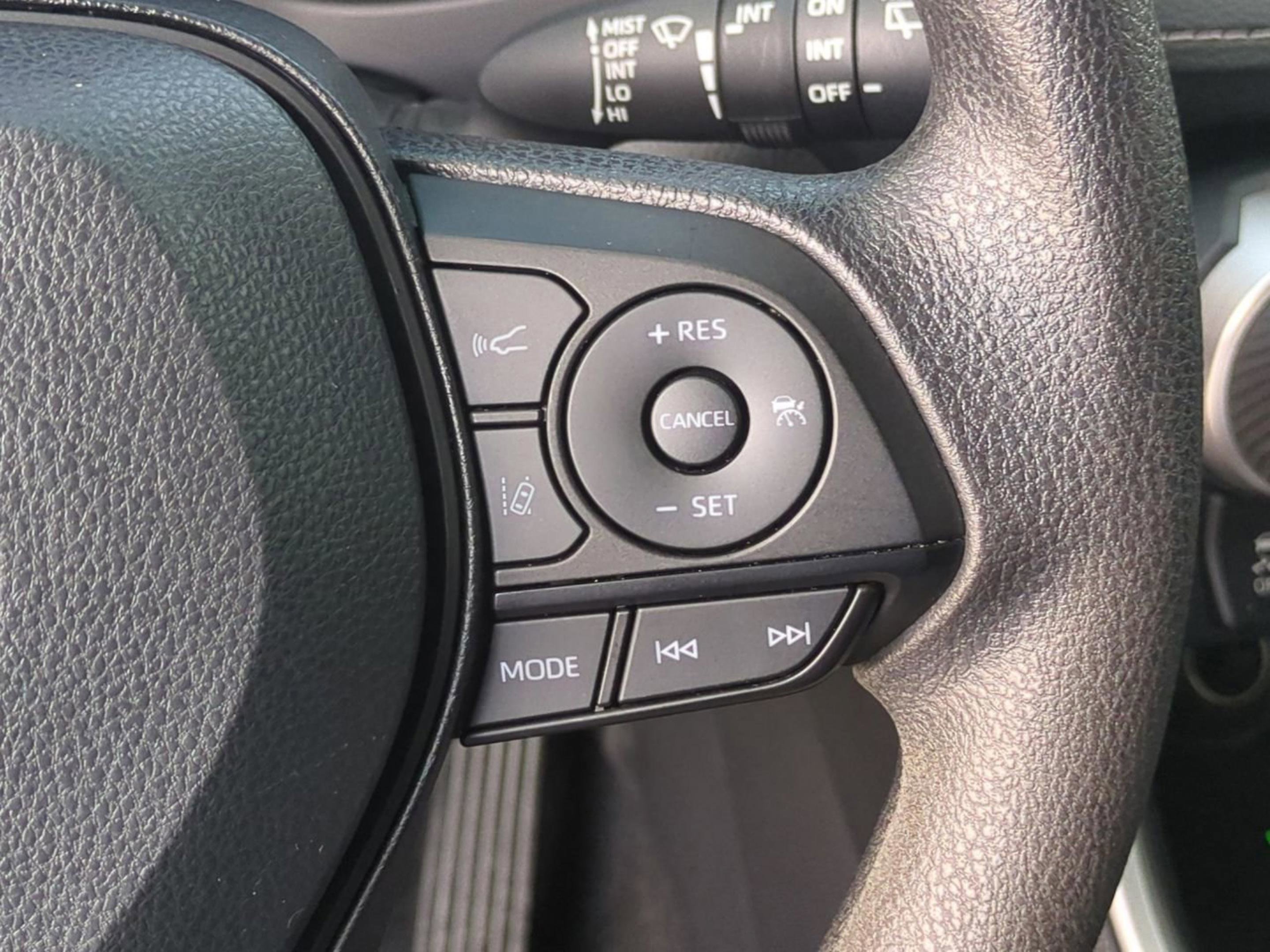 2024 Toyota RAV4 XLE photo 26