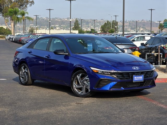2025 Hyundai Elantra SEL Sport photo 2