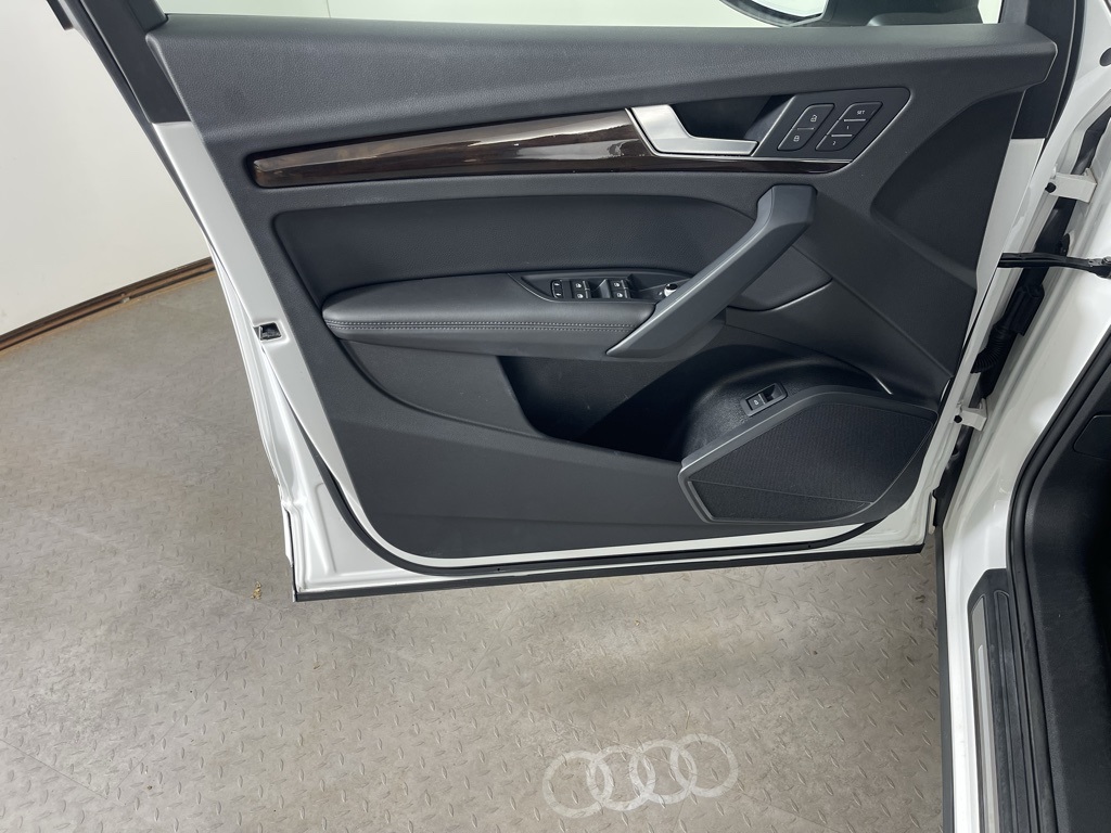 2020 Audi Q5 45 Premium Plus photo 25