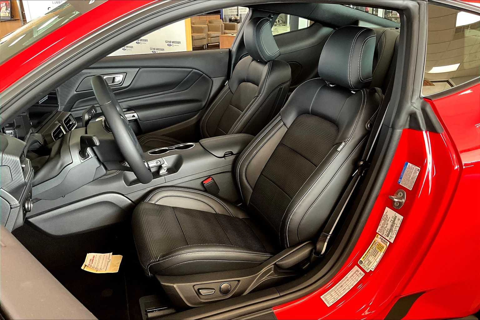2025 Ford Mustang GT Premium photo 8