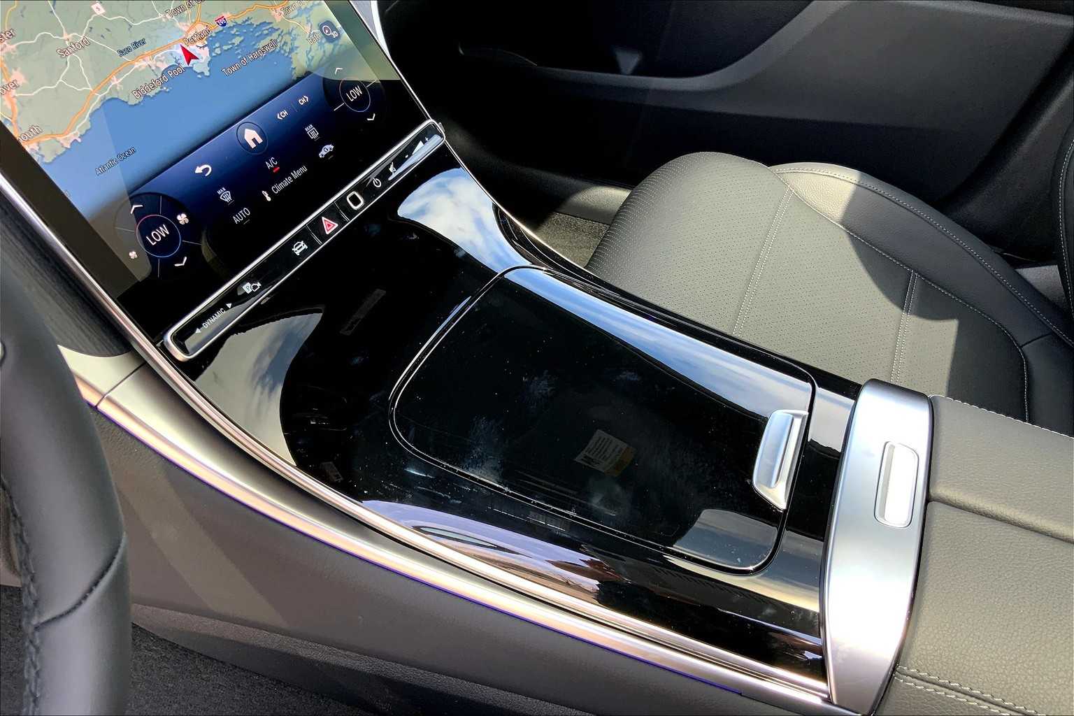 2025 Mercedes Benz GLC 300 4MATIC photo 4
