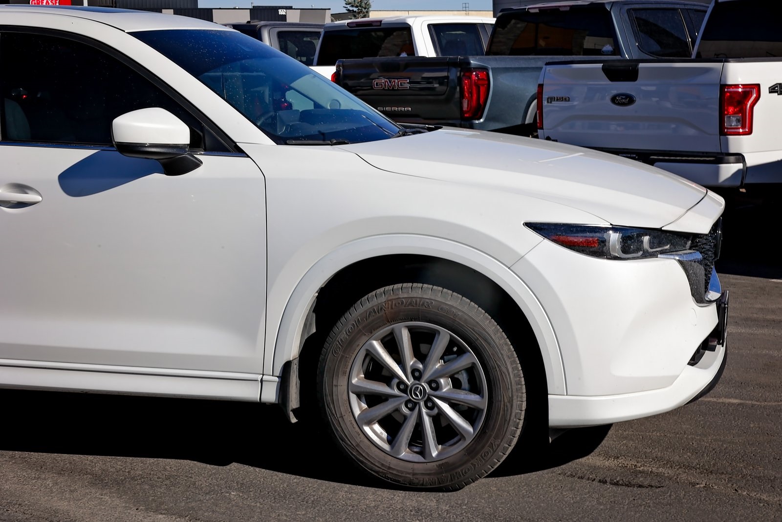 2024 Mazda CX-5 2.5 S Preferred photo 2