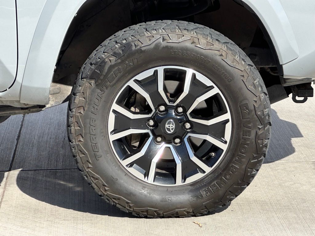 2020 Toyota Tacoma TRD Sport photo 4