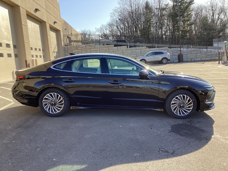 2025 Hyundai Sonata Hybrid SEL photo 8