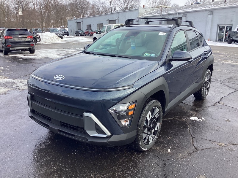 2025 Hyundai Kona SEL photo 3