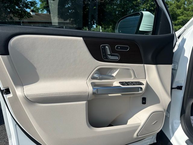 2025 Mercedes Benz GLB 250 4MATIC photo 8