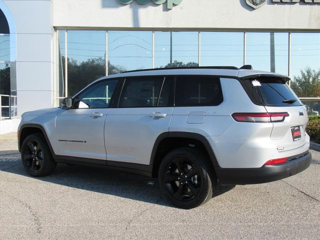 2025 Jeep Grand Cherokee Limited photo 4