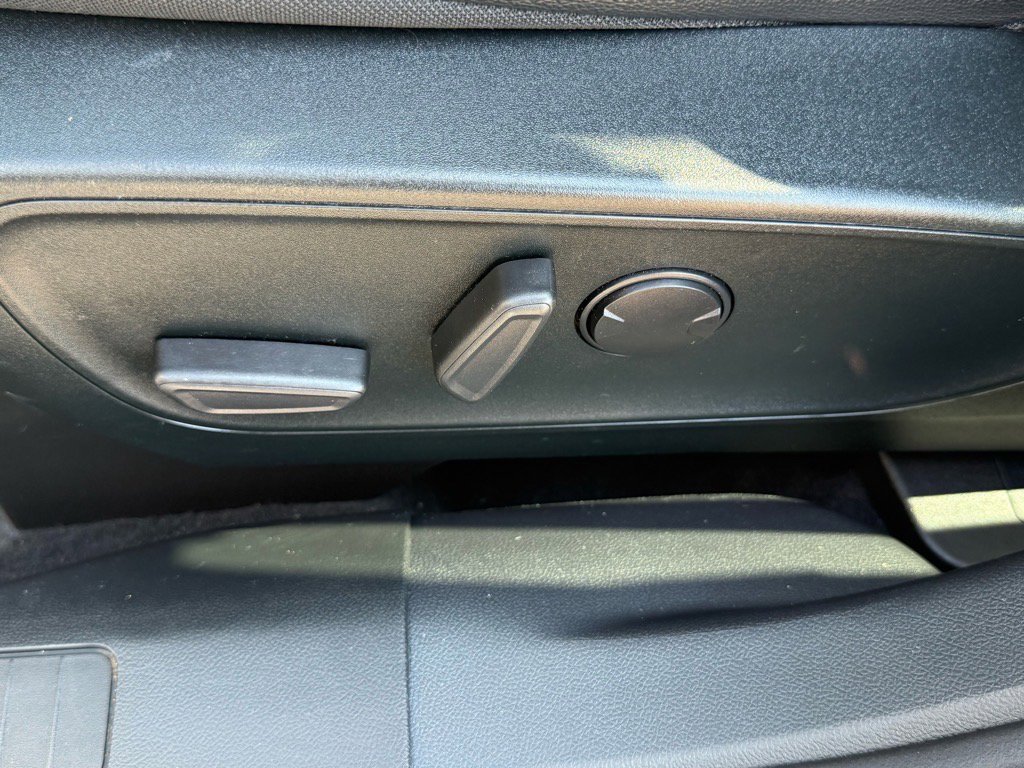 2022 Ford Escape SEL photo 5
