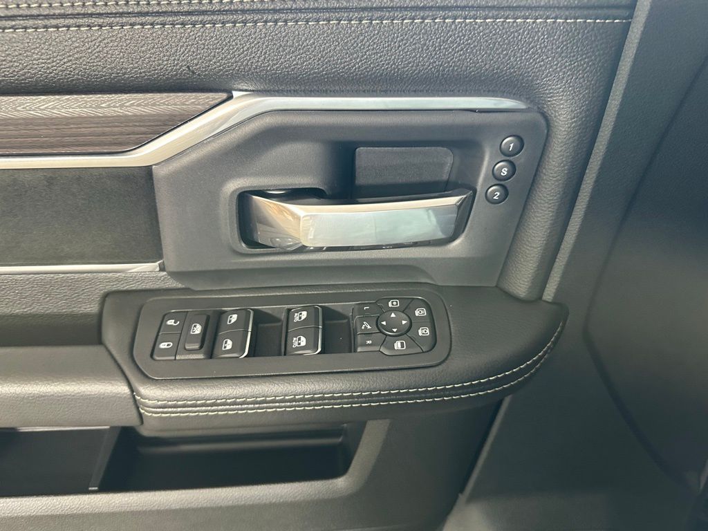 2025 Ram 2500 Laramie photo 14