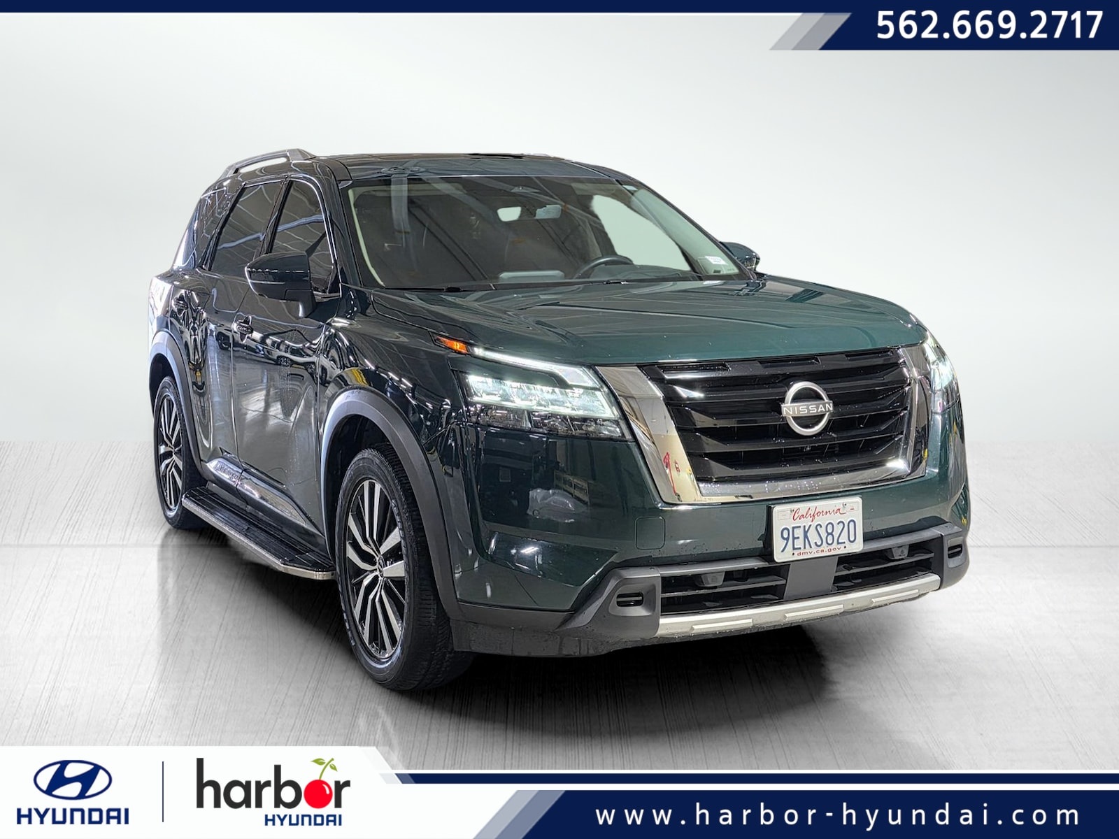 2023 Nissan Pathfinder Platinum's photo