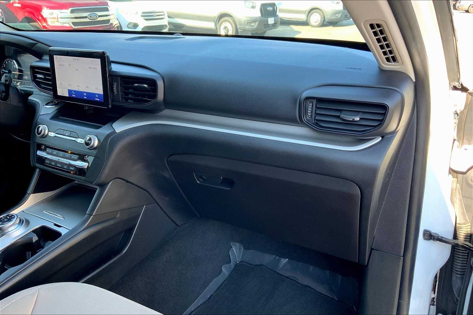 2020 Ford Explorer XLT photo 16